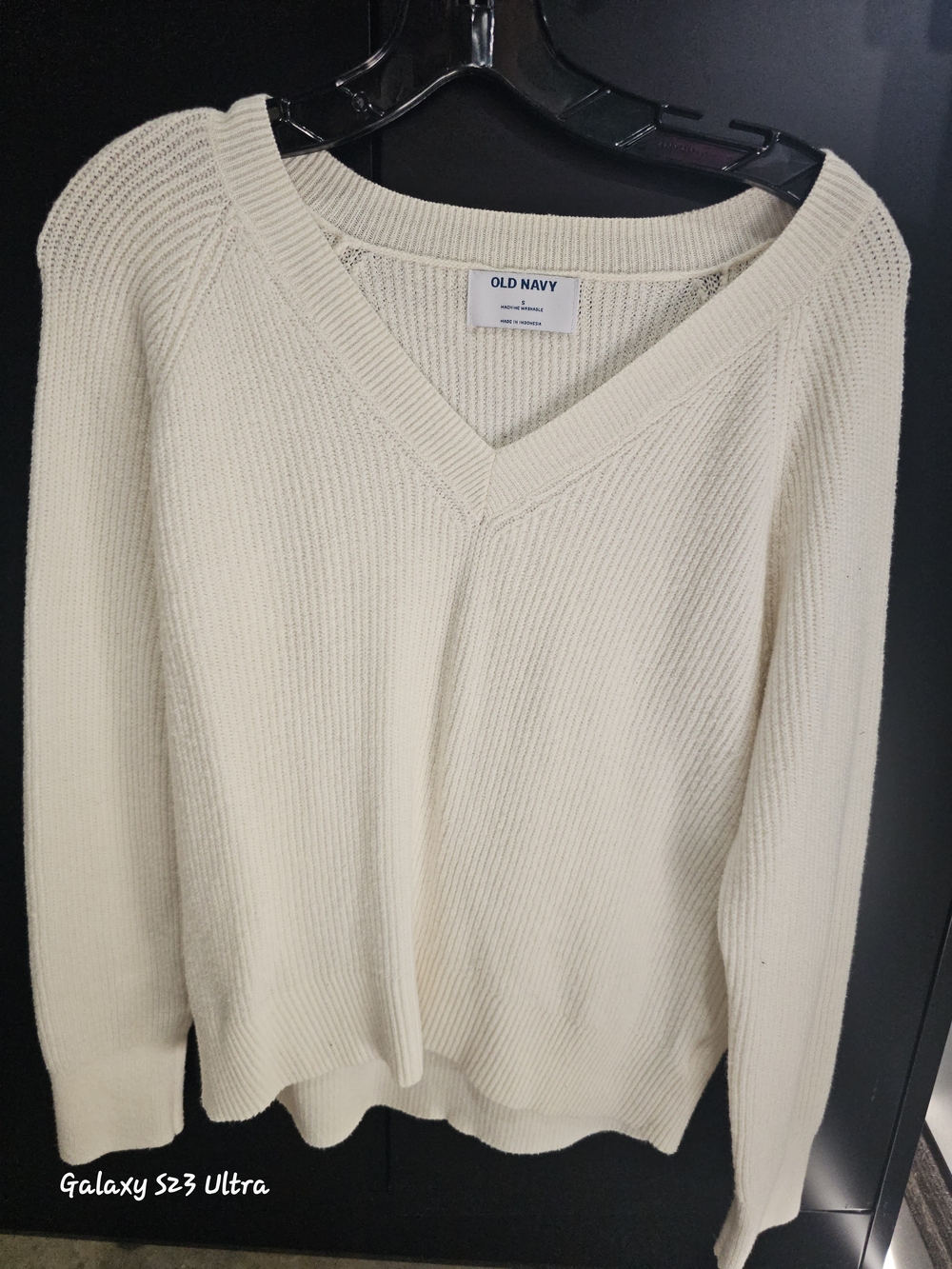Old Navy Women's Cream V-Neck Ribbed Pullover Sweater
